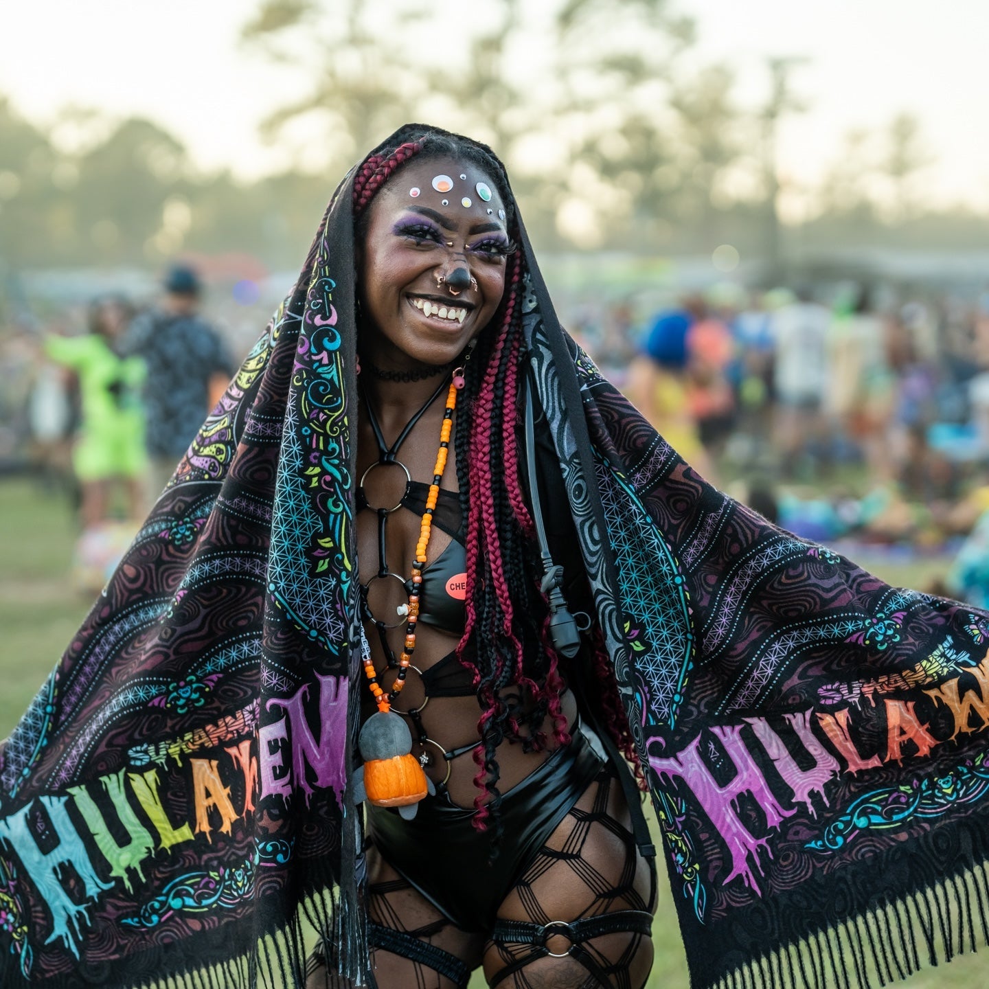 Top 10 Outfits For Hulaween 2025: T-Shirts, Hoodie Dresses, Bandanas + More