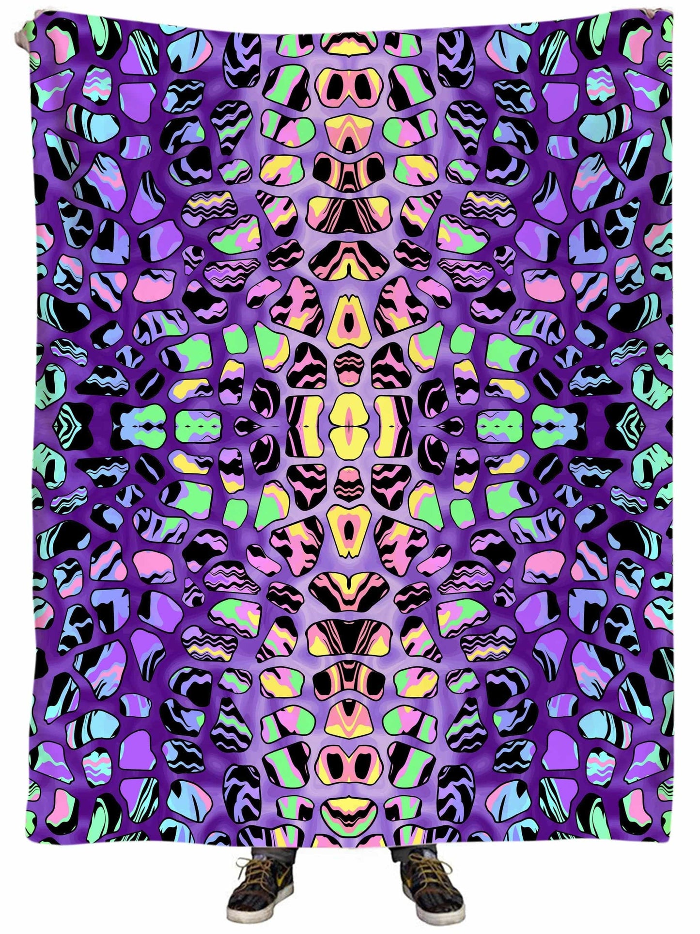 Giraffe Spots Plush Blanket, Sartoris Art, | iEDM