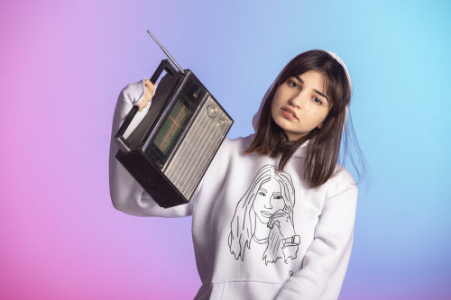 Vintage Vibes: Retro Inspiration for Modern Ravers
